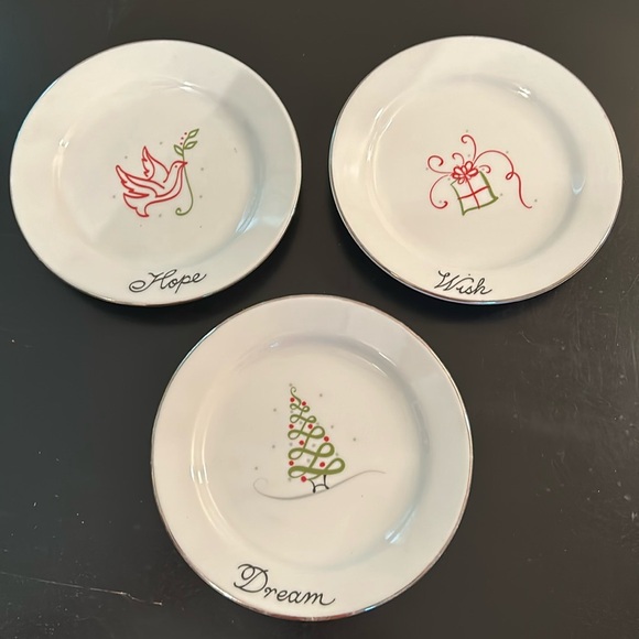 St. Nicholas Square Other - Appetizer/Dessert Christmas Holiday Tis the Season 6.5” Glass Plates - Set of 3